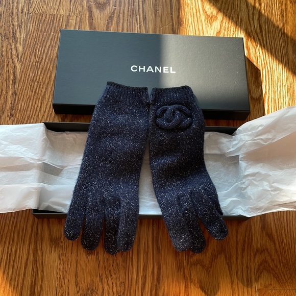NEW Chanel Cashmere Winter Gloves in Navy Blue and Shimmer - Picture 2 of 4